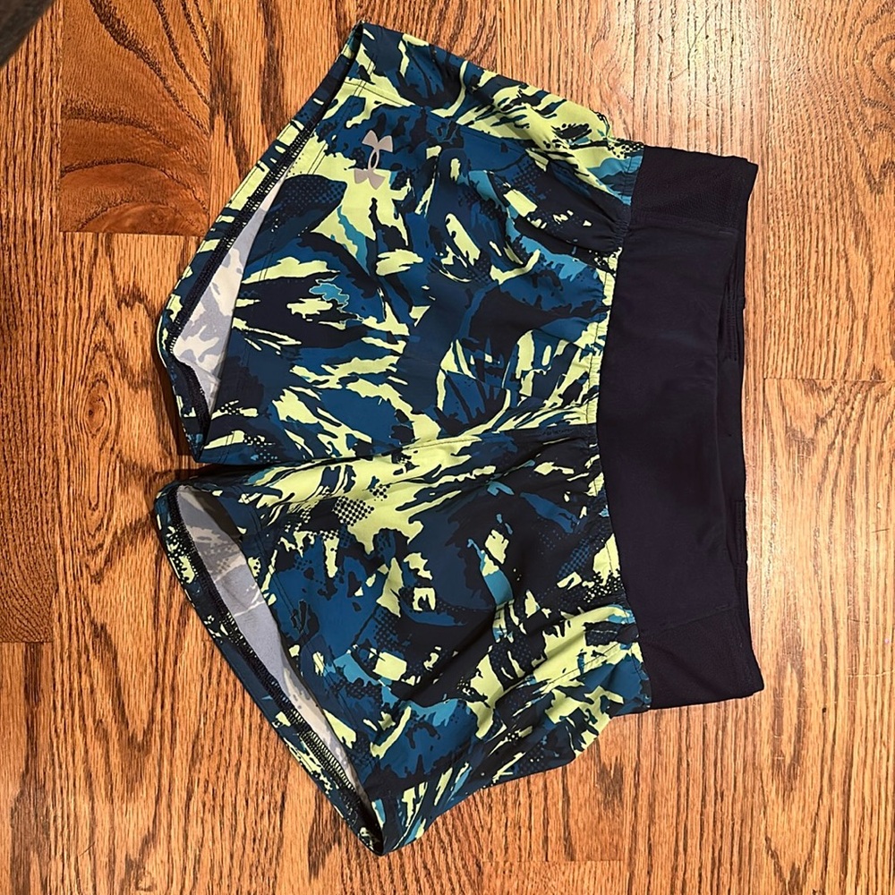 Women’s UA shorts